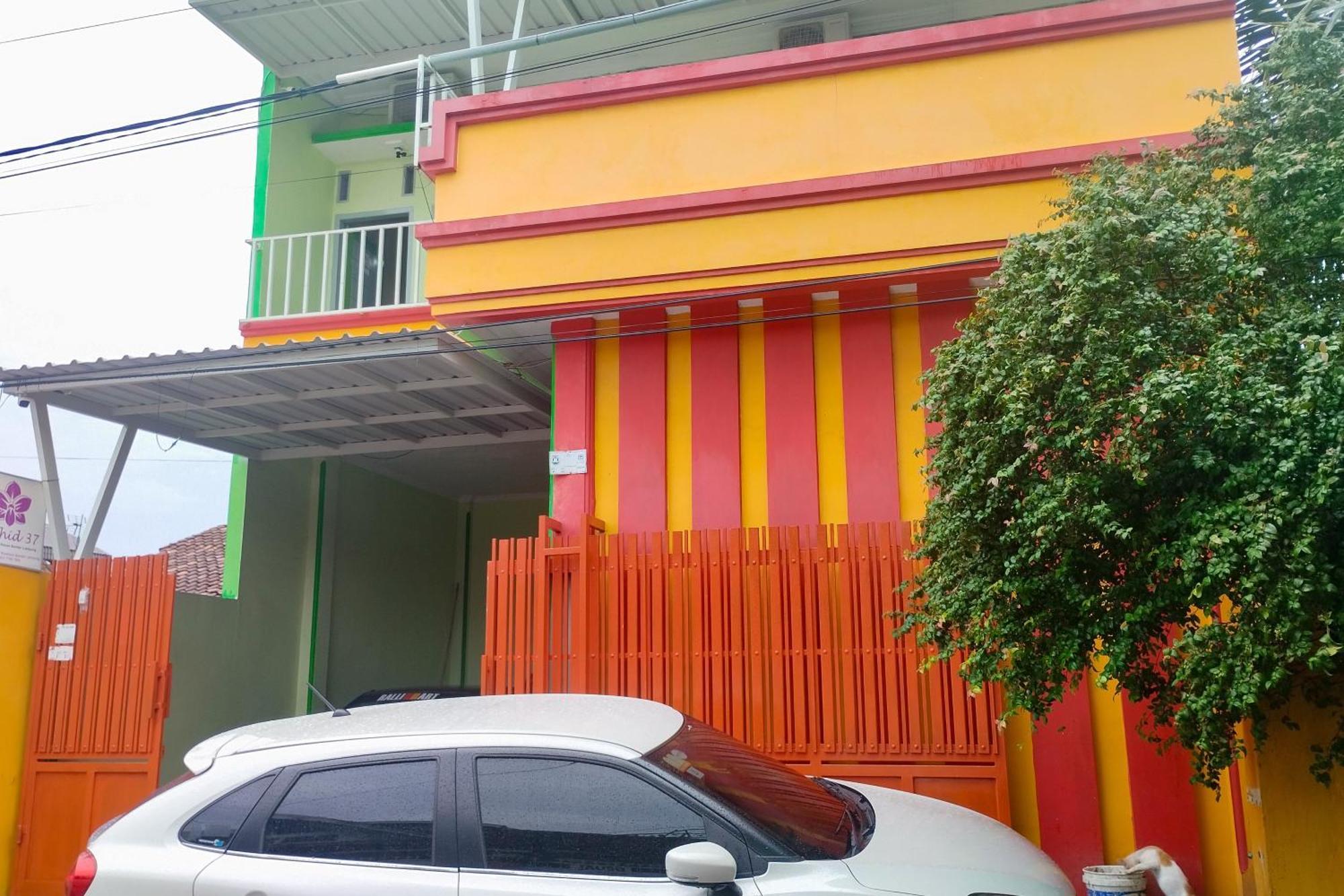 Hotel Reddoorz Syariah At Shakira Alesha Enggal Bandar Lampung Exterior foto