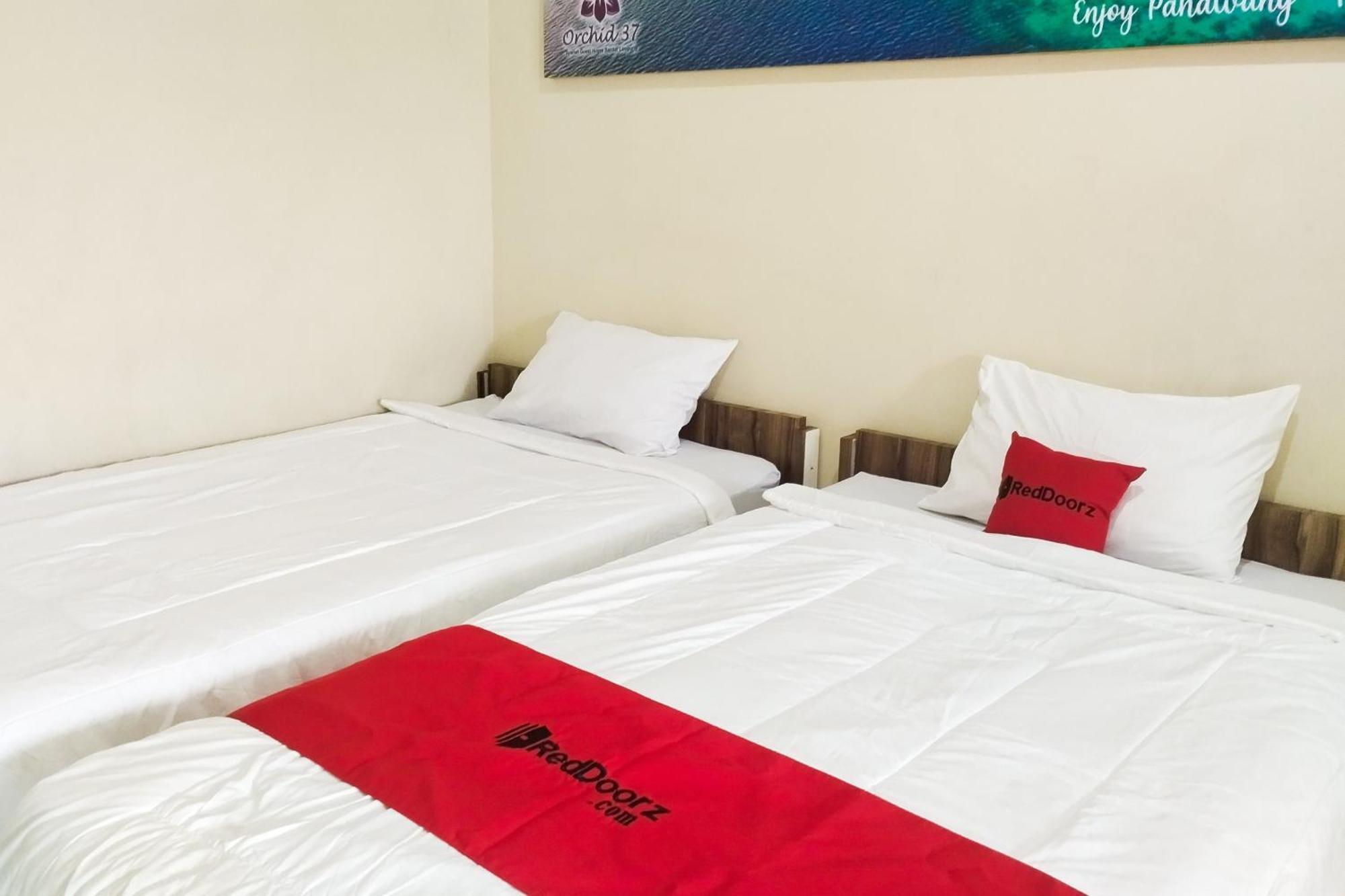 Hotel Reddoorz Syariah At Shakira Alesha Enggal Bandar Lampung Exterior foto