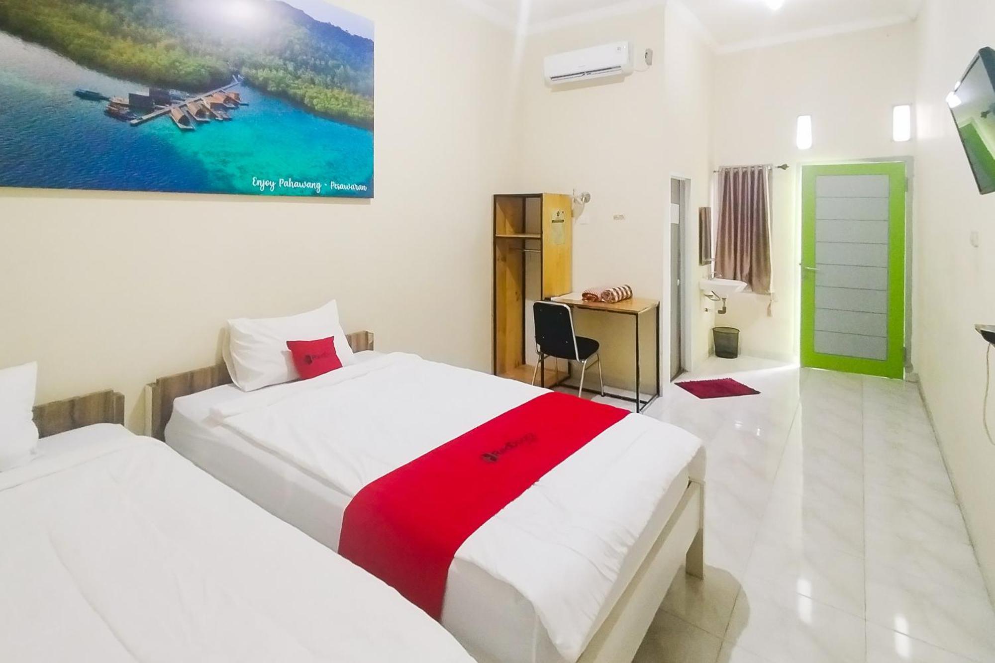 Hotel Reddoorz Syariah At Shakira Alesha Enggal Bandar Lampung Exterior foto