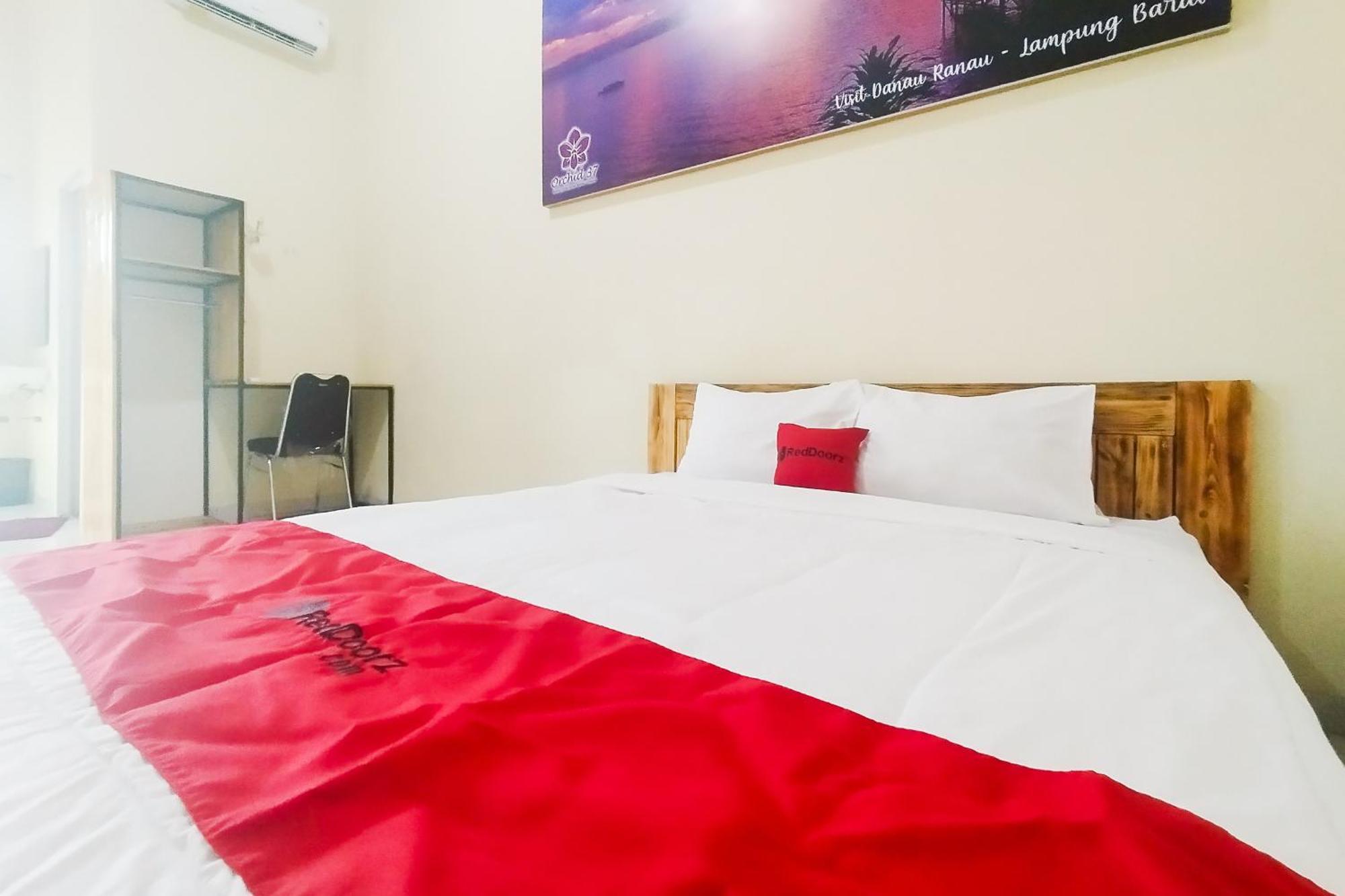 Hotel Reddoorz Syariah At Shakira Alesha Enggal Bandar Lampung Exterior foto