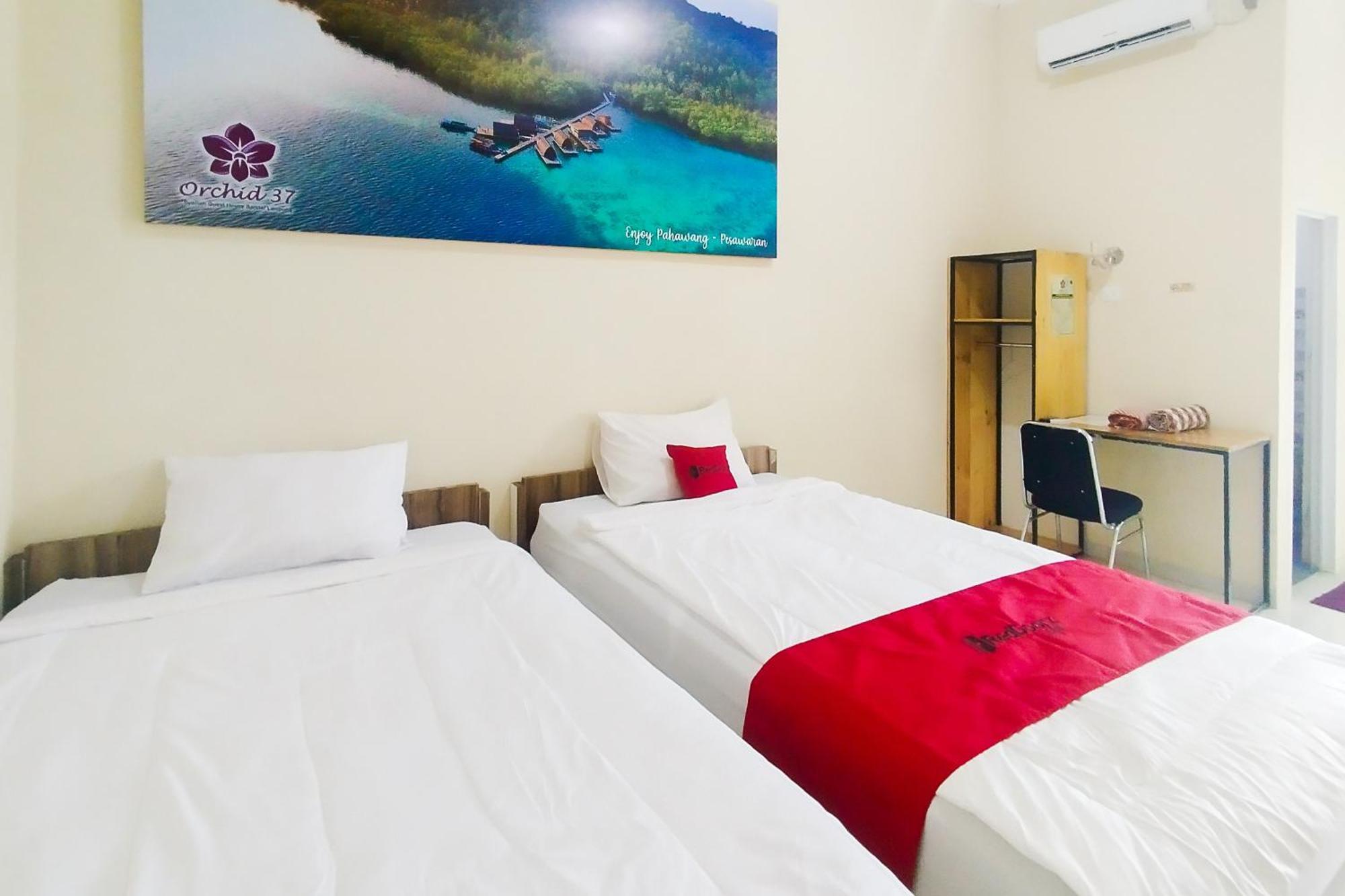 Hotel Reddoorz Syariah At Shakira Alesha Enggal Bandar Lampung Exterior foto