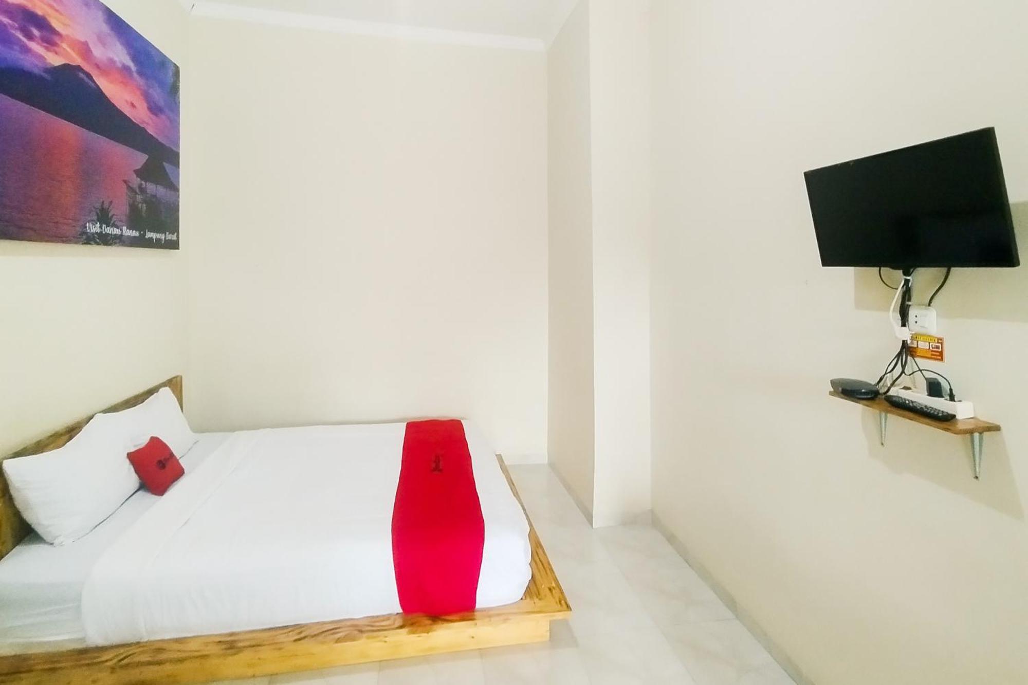 Hotel Reddoorz Syariah At Shakira Alesha Enggal Bandar Lampung Exterior foto